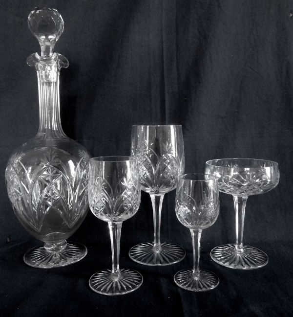 Baccarat crystal wine glass, 9232 shape and 9255 pattern, late 19th century - 14.1cm