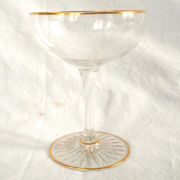 Coupe à champagne en cristal de Baccarat, service de forme T, pied taillé en étoile - doré
