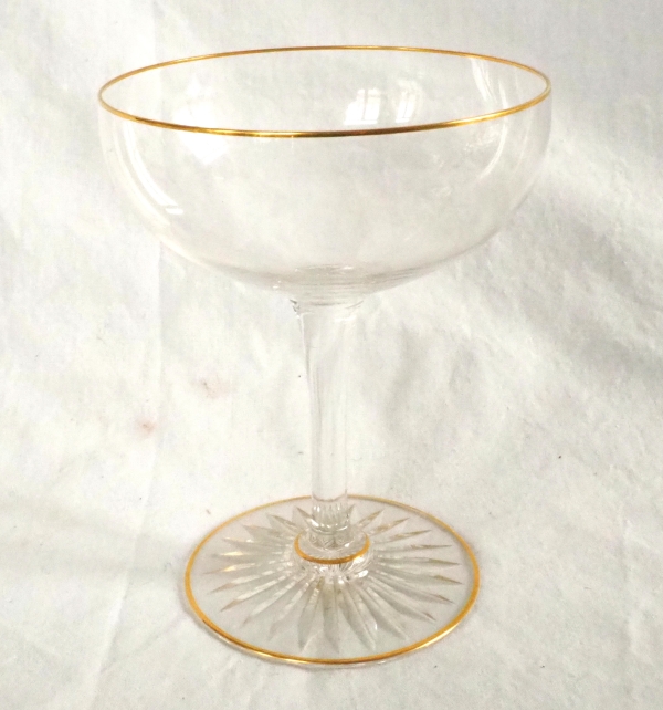 Coupe à champagne en cristal de Baccarat, service de forme T, pied taillé en étoile - doré