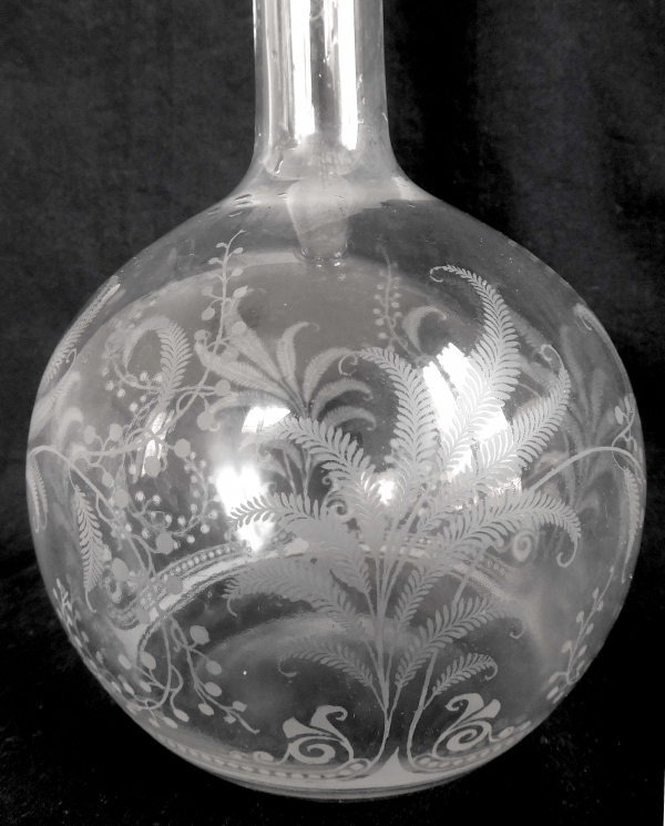 Carafe à vin en cristal de Baccarat, modèle Fougères - 30,5cm