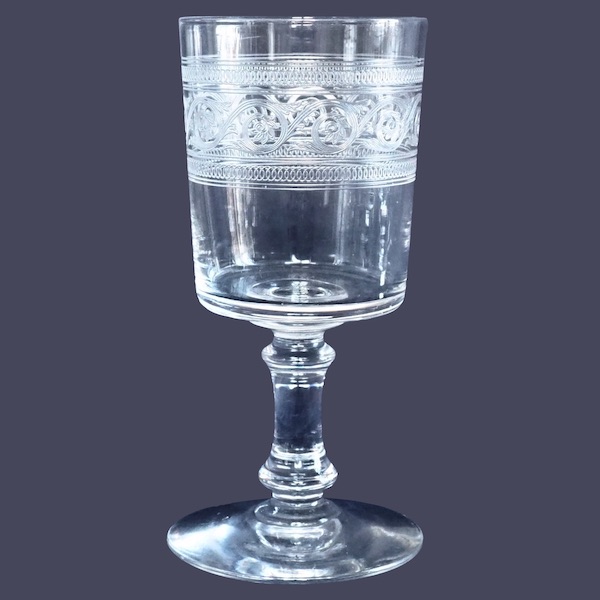 Baccarat crystal wine glass - engraved Athenian pattern - 12,3cm