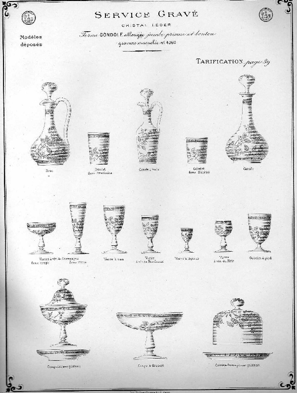 Verre à eau en cristal de Baccarat, modèle à gravure de feuilles et fleurs stylisées (décor 4360)