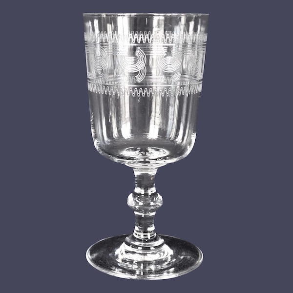 Verre à vin ou porto en cristal de Baccarat, modèle à jambe bouton, gravure 3458 - 10,3cm
