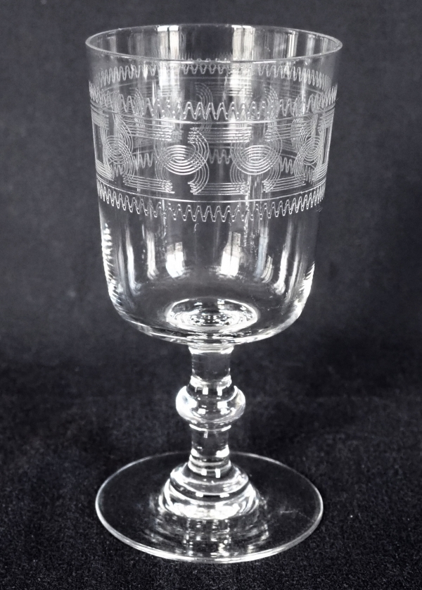 Verre à vin ou porto en cristal de Baccarat, modèle à jambe bouton, gravure 3458 - 10,3cm