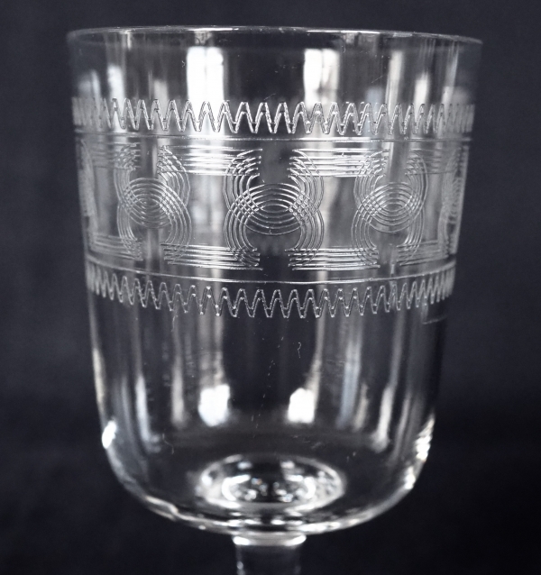 Verre à vin ou porto en cristal de Baccarat, modèle à jambe bouton, gravure 3458 - 10,3cm