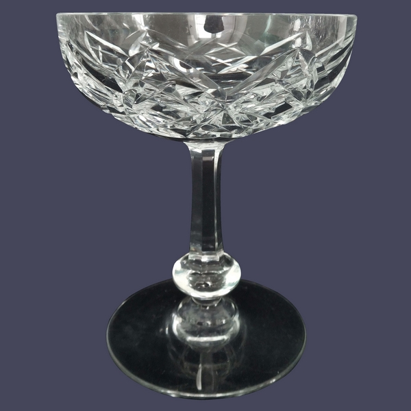 Coupe à champagne en cristal de Baccarat, modèle Harfleur - signée