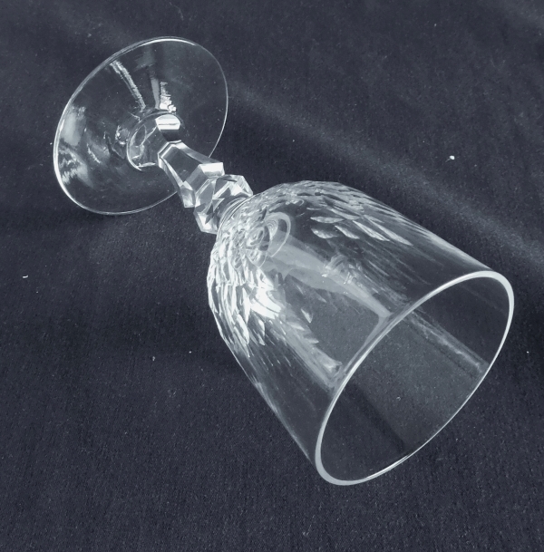 Verre à eau en cristal de Baccarat, modèle Jeux d'Orgues de Biseaux forme 55 jambe taillée - 15,5cm