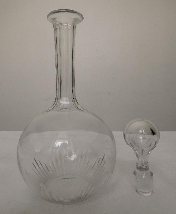 Carafe à liqueur en cristal de Baccarat, modèle Jeux d'Orgues, signée