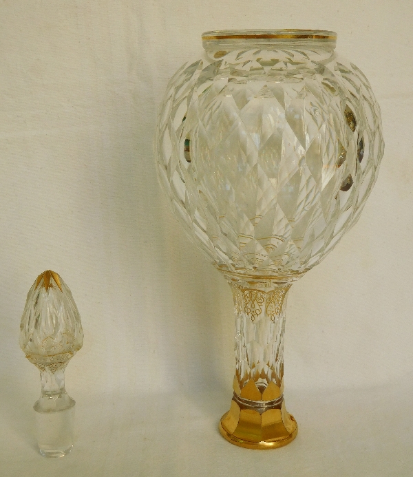 Baccarat crystal wine decanter, Juvisy pattern enhanced with fine gold - original paper sticker