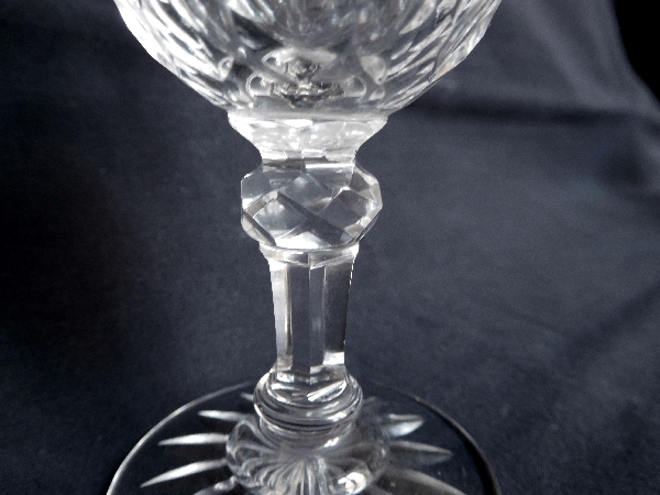 Verre à vin blanc en cristal de Baccarat, modèle Juvisy (service officiel de l'Elysée) - 10,7cm