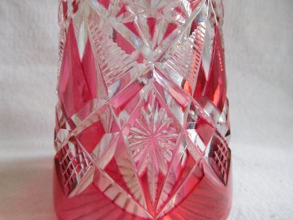 Carafe à liqueur en cristal de Baccarat overlay rose, modèle Lagny