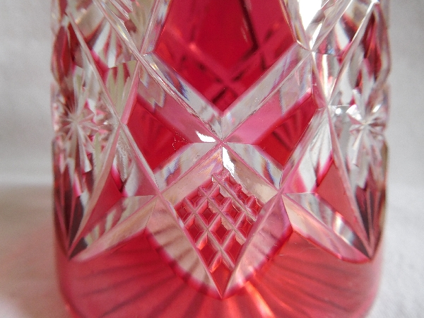 Carafe à liqueur en cristal de Baccarat overlay rose, modèle Lagny