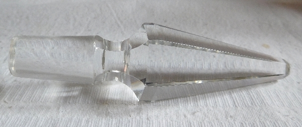 Carafe à vin du Rhin en cristal de Baccarat overlay violine, modèle Lagny