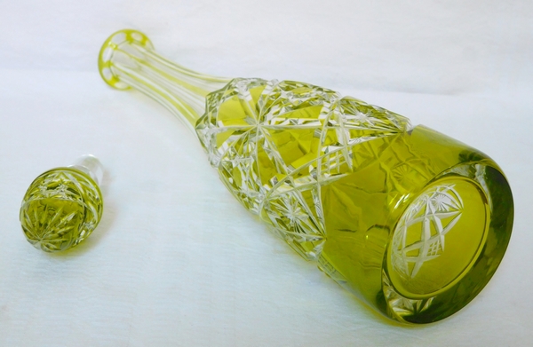 Carafe à liqueur en cristal de Baccarat overlay vert chartreuse, modèle Lagny