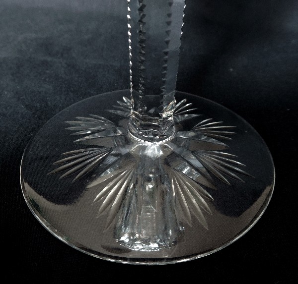 Coupe à champagne en cristal de Baccarat, modèle Lagny - signée