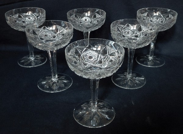 Coupe à champagne en cristal de Baccarat, modèle Lagny - signée