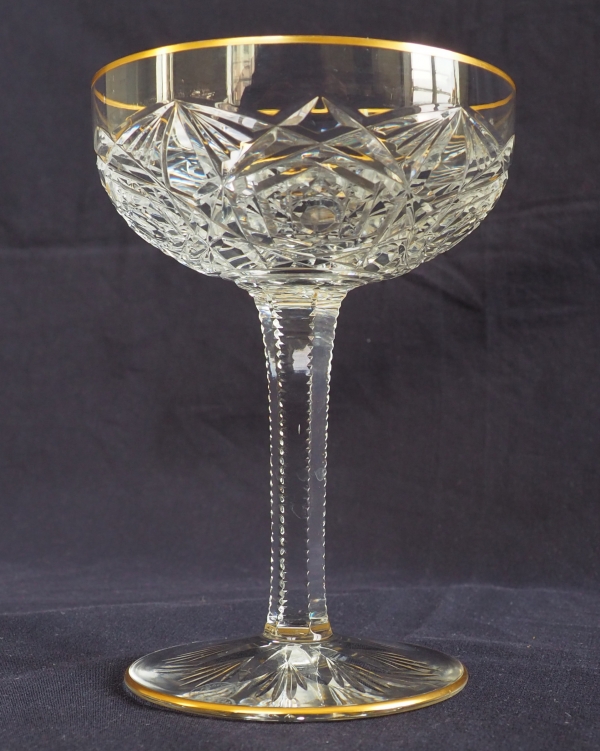 Coupe à champagne en cristal de Baccarat, modèle Lagny doré