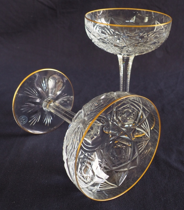 Coupe à champagne en cristal de Baccarat, modèle Lagny doré