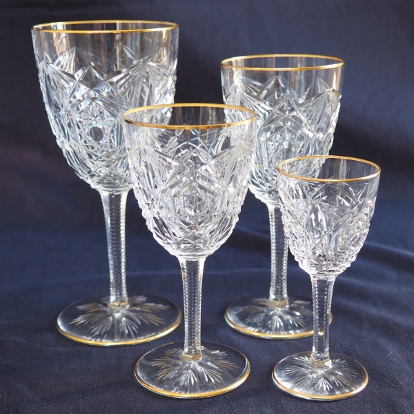 Verre à vin de bourgogne en cristal de Baccarat, modèle Lagny doré - 14,7cm