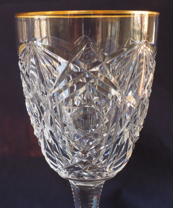 Verre à vin de bourgogne en cristal de Baccarat, modèle Lagny doré - 14,7cm