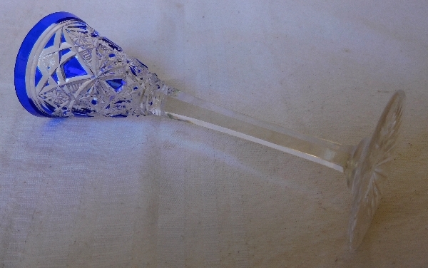 Verre à liqueur en cristal de Baccarat, modèle Lagny overlay bleu cobalt