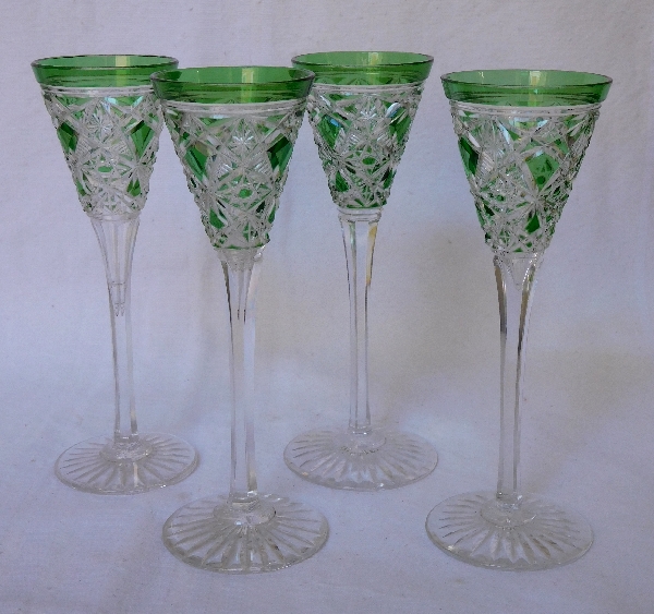 Verre à liqueur en cristal de Baccarat, modèle Lagny overlay vert