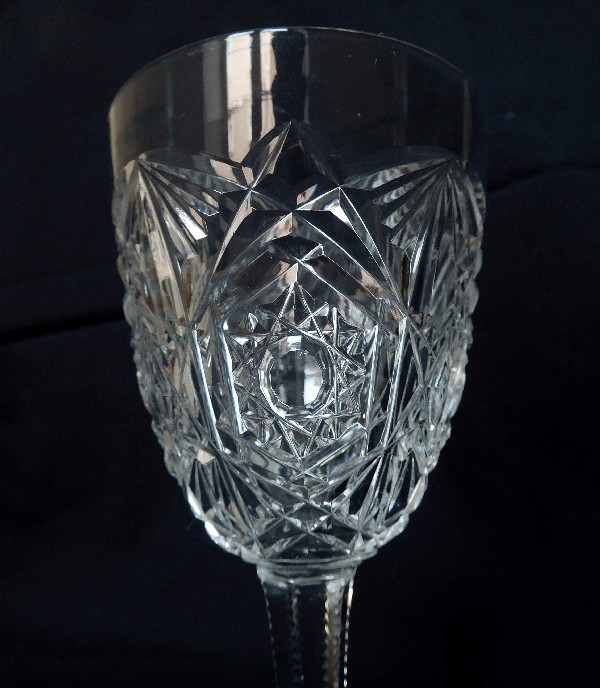 Baccarat crystal tall wine glass, Lagny pattern - 16.3cm - signed