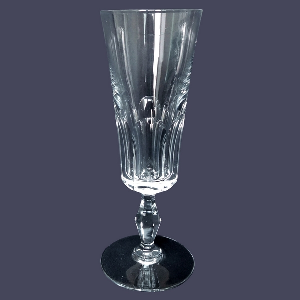 Flûte à champagne en cristal de Baccarat, modèle Lauzun - signée