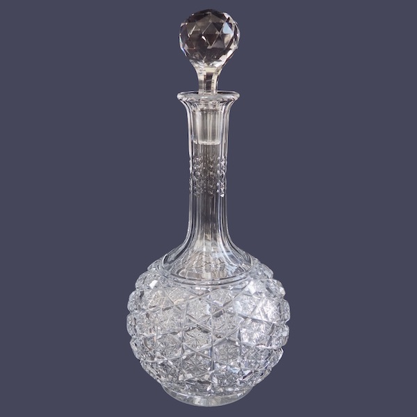 Carafe à vin en cristal de Baccarat, modèle Lorient pied étoile - 31cm