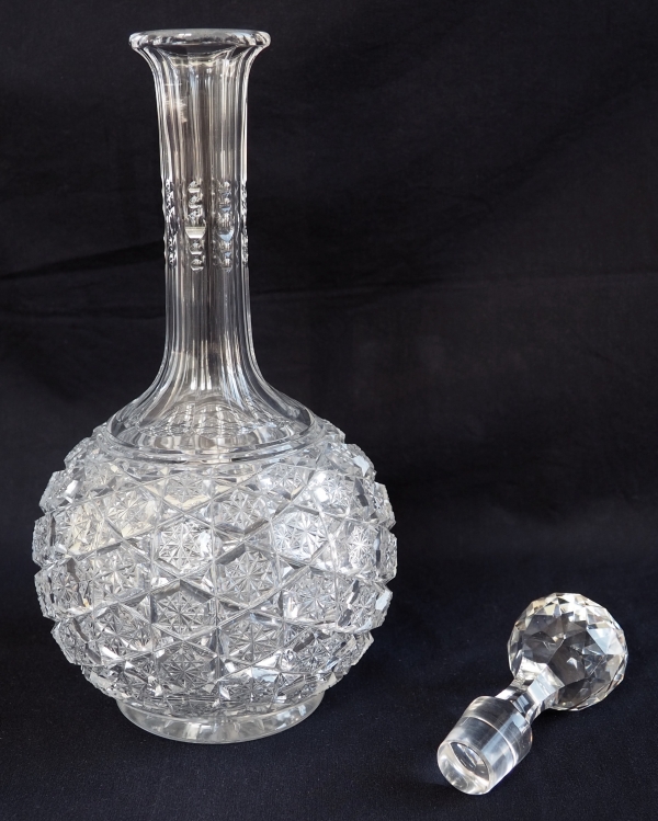 Carafe à vin en cristal de Baccarat, modèle Lorient pied étoile - 31cm