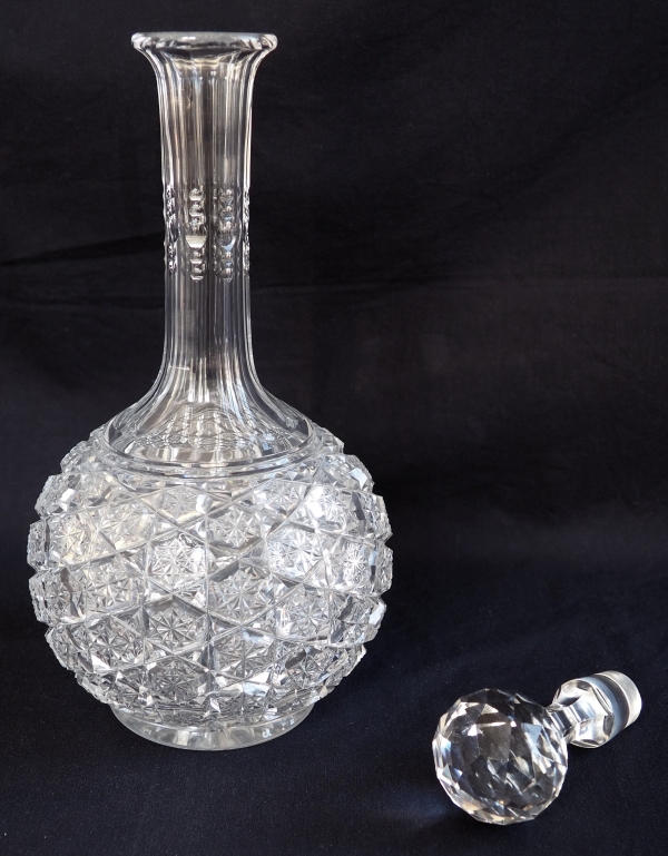 Carafe à vin en cristal de Baccarat, modèle Lorient pied étoile - 31cm