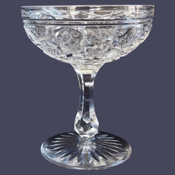 Coupe à champagne en cristal de Baccarat, modèle Lorient pied étoile