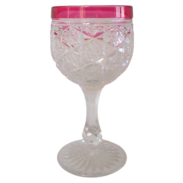 Verre à vin du Rhin en cristal de Baccarat, modèle Lorient pied étoile cristal rose