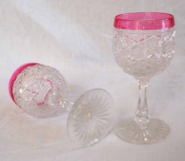 Verre à vin du Rhin en cristal de Baccarat, modèle Lorient pied étoile cristal rose