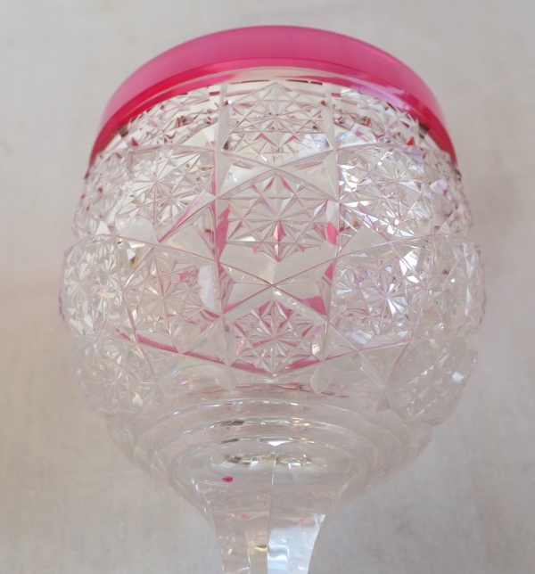 Verre à vin du Rhin en cristal de Baccarat, modèle Lorient pied étoile cristal rose