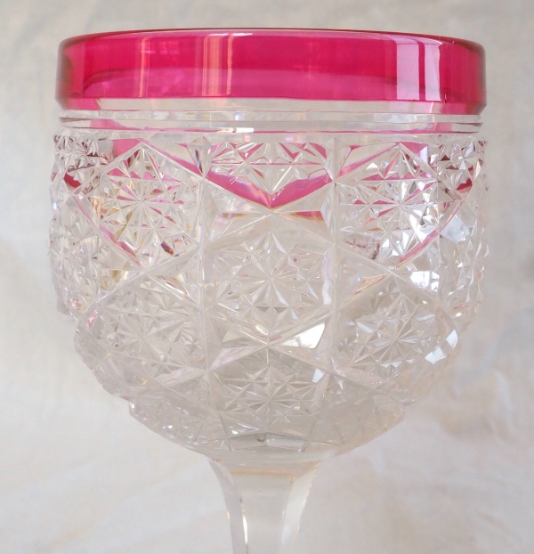 Verre à vin du Rhin en cristal de Baccarat, modèle Lorient pied étoile cristal rose