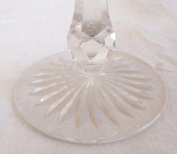 Verre à vin du Rhin en cristal de Baccarat, modèle Lorient pied étoile cristal rose