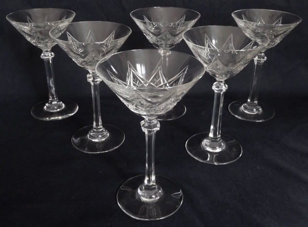 Coupe à champagne en cristal de Baccarat, modèle Louvois - signée