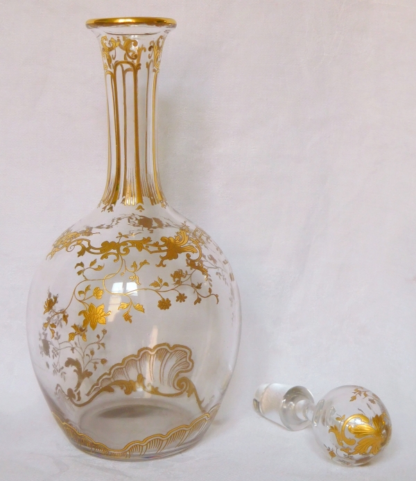 Carafe à vin en cristal de Baccarat, modèle Louis XV rehaussé à l'or fin