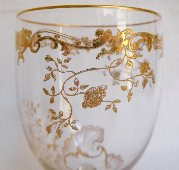 Verre à eau en cristal de Baccarat, modèle Louis XV rehaussé à l'or fin