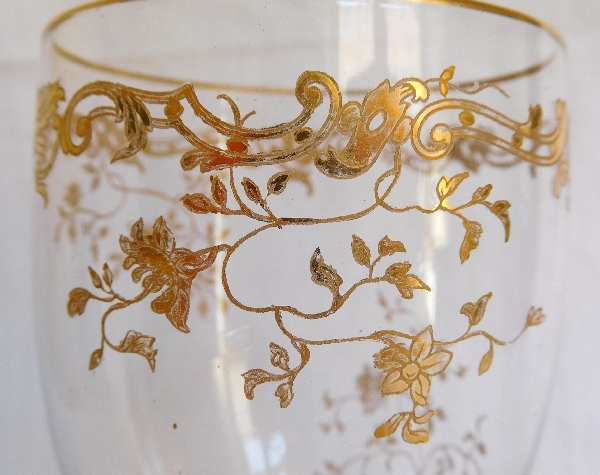 Verre à eau en cristal de Baccarat, modèle Louis XV rehaussé à l'or fin