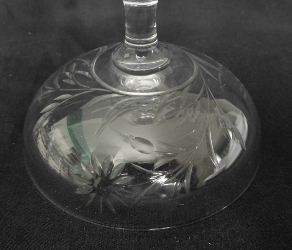 Coupe à champagne en cristal de Baccarat, modèle taillé aux marguerites