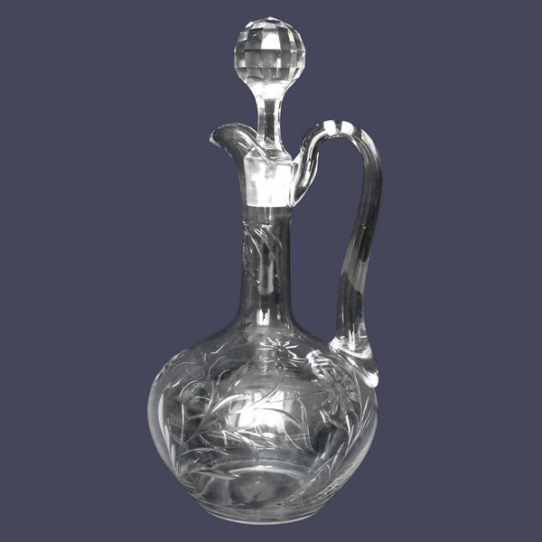 Carafe aiguière en cristal de Baccarat, modèle aux Marguerites en cristal taillé