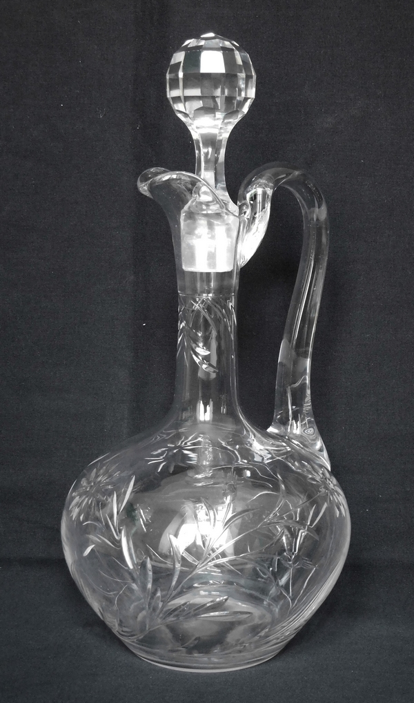 Carafe aiguière en cristal de Baccarat, modèle aux Marguerites en cristal taillé