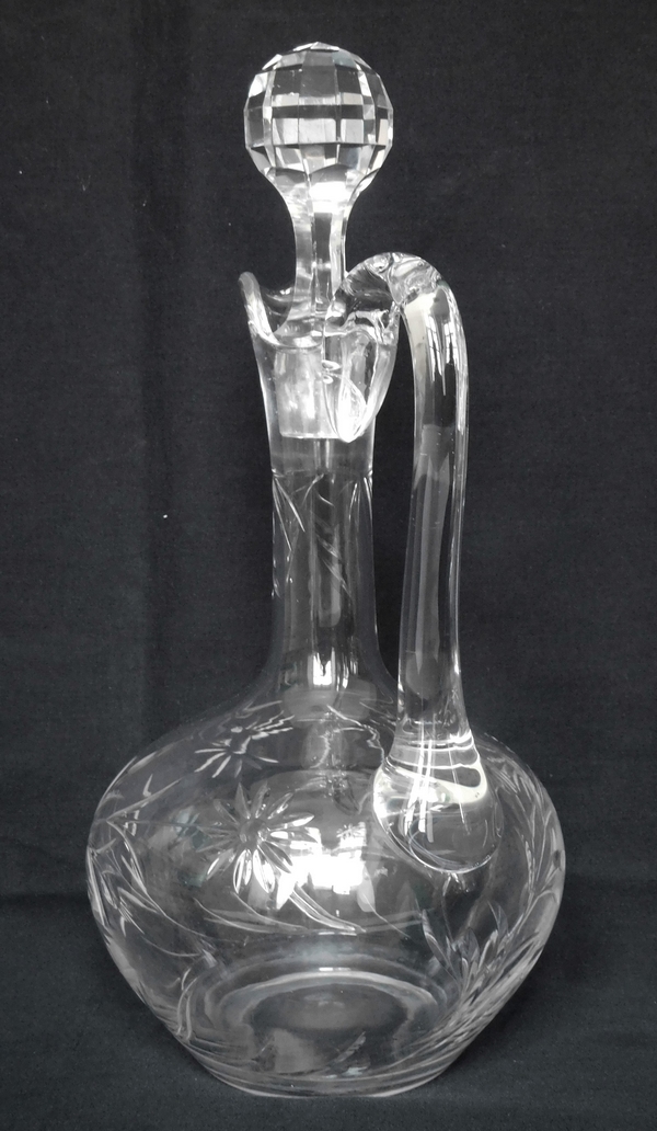 Carafe aiguière en cristal de Baccarat, modèle aux Marguerites en cristal taillé