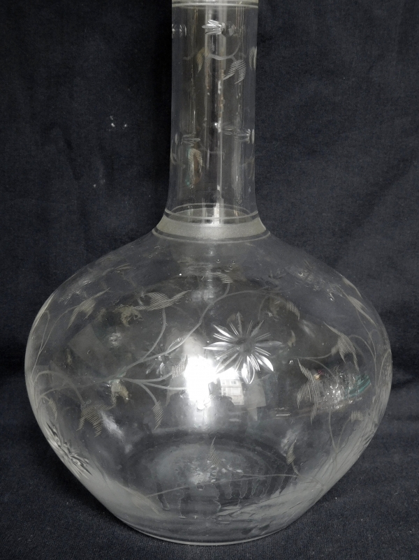 Carafe à vin en cristal de Baccarat, modèle aux marguerites taillées