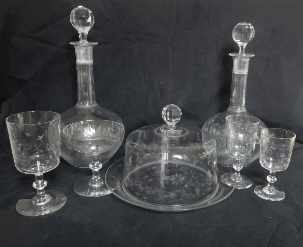 Carafe à vin en cristal de Baccarat, modèle aux marguerites taillées