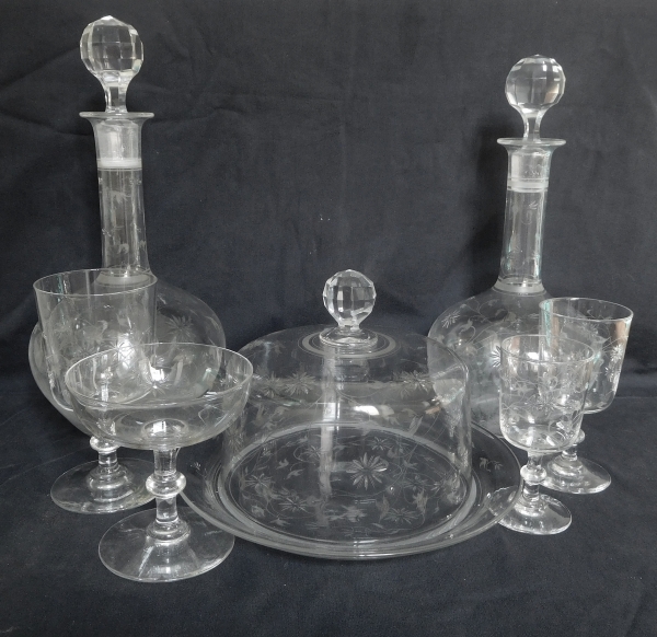 Carafe à vin en cristal de Baccarat, modèle aux marguerites taillées