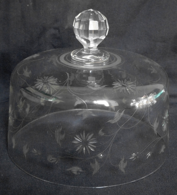 Cloche à fromage en cristal de Baccarat, modèle aux marguerites taillées