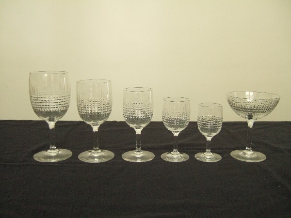 Baccarat crystal wine glass, Nancy pattern - 14.1cm